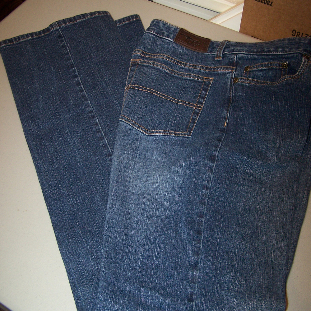 WOMEN'S L.L.BEAN STRAIGHT LEG BOOT CUT JEANS S3176